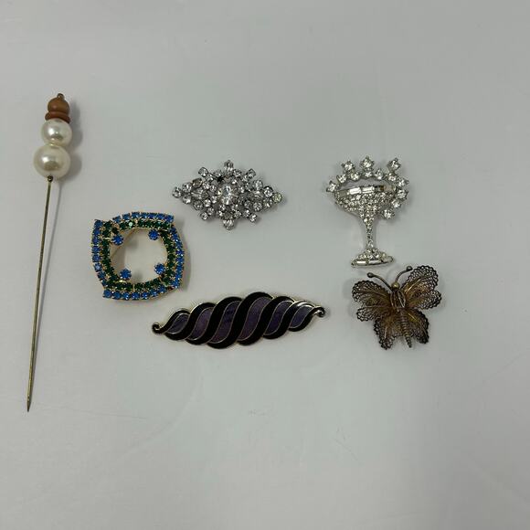 Lot 5 VTG Brooches Pins Costume Jewelry One Hat Pin One Signed Isle of Sky - Picture 1 of 9